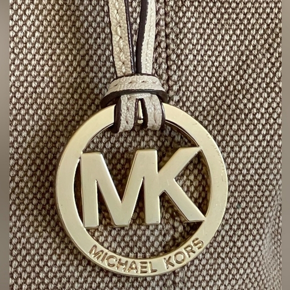 Michael Kors EUC Crossbody - Picture 3 of 9